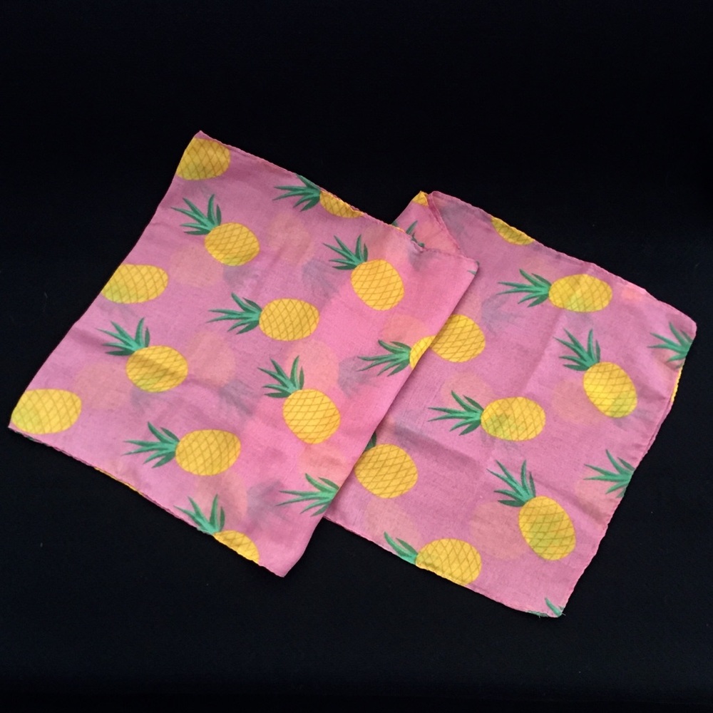 NWT.  Scarf,  yellow PINEAPPLES on pink.